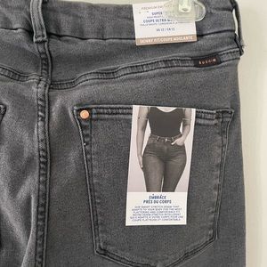 H&M Super Skinny High Waist/Ankle Length Black Jeans size 12 (NEVER WORN)